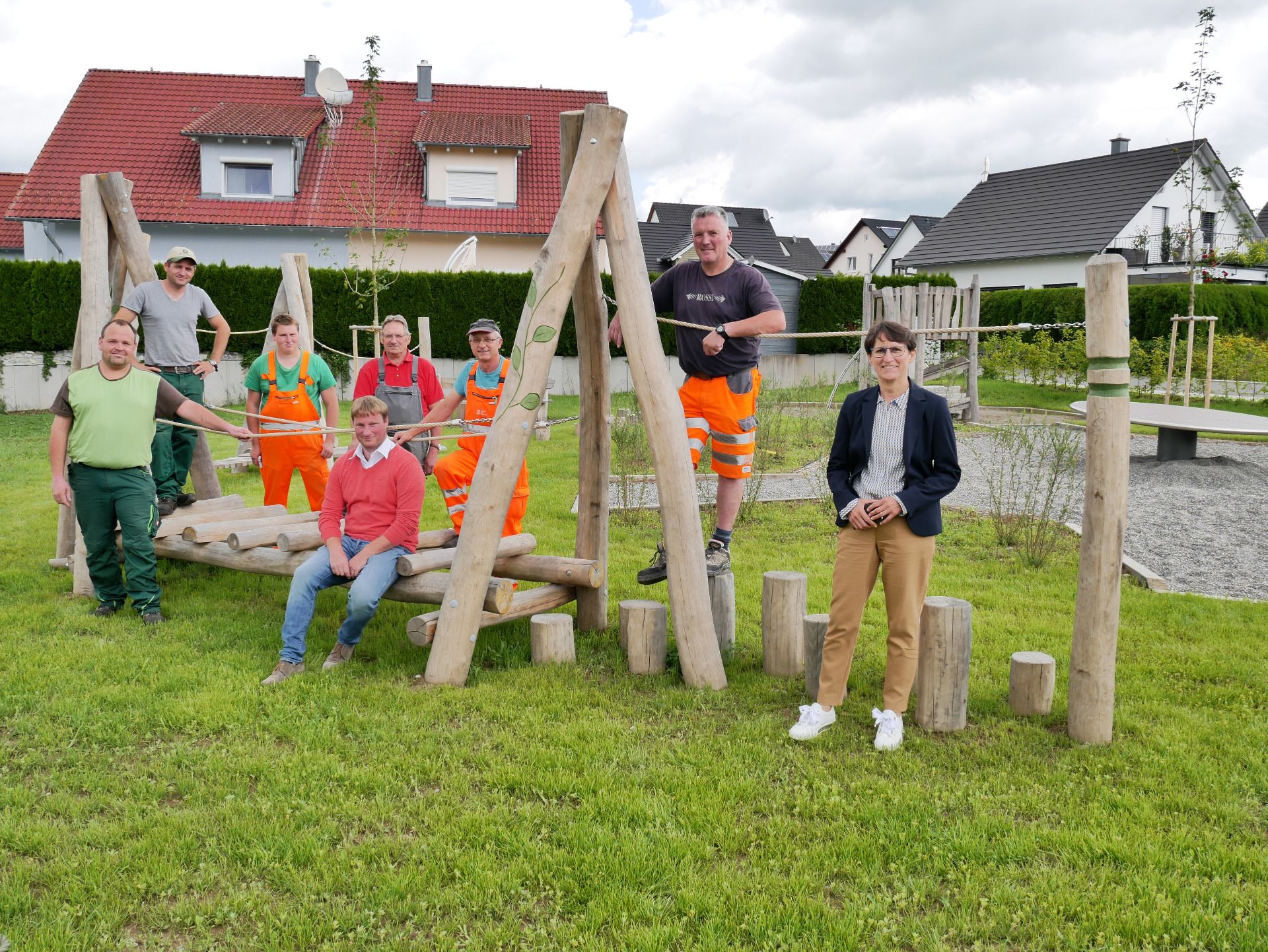Während der vergangenen Wochen hat das Team des städtischen Bauhofs nicht nur Spielgeräte aufgestellt, sondern auch das komplette Geländer hergerichtet.  Foto: Stadtverwaltung 