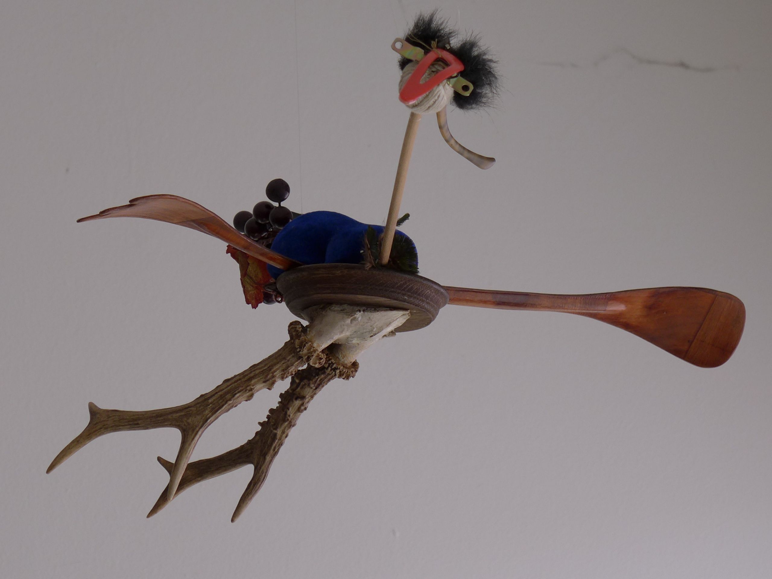 &#039;Sieglinde fliegt&#039;, 2021, Fundstücke, 20 x 50 x 15 cm, 60 €