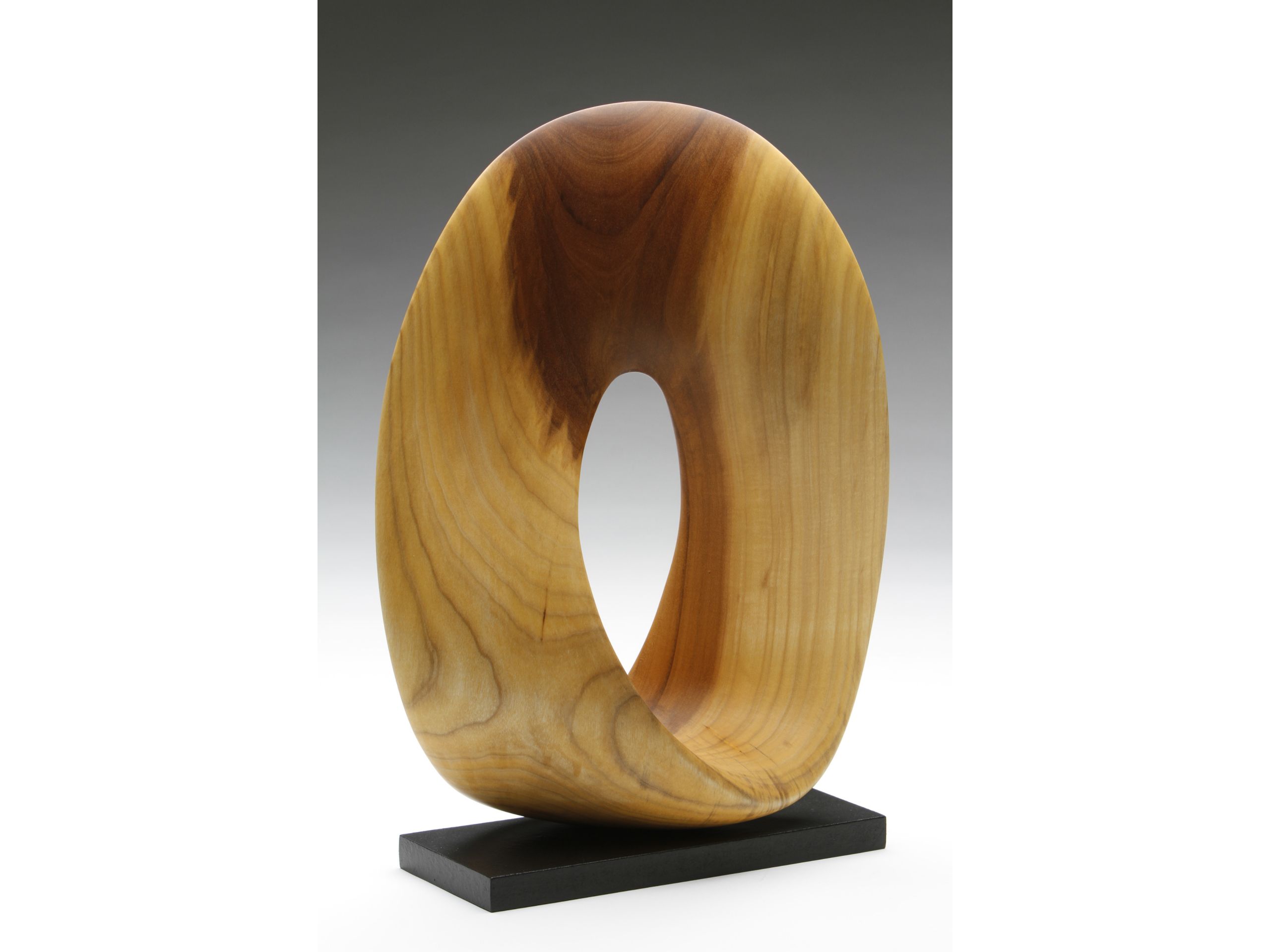 &#039;Grenzenlos&#039;, 2018, Trompetenbaum, geölt, 38 x 27 x 12 cm, 400 €