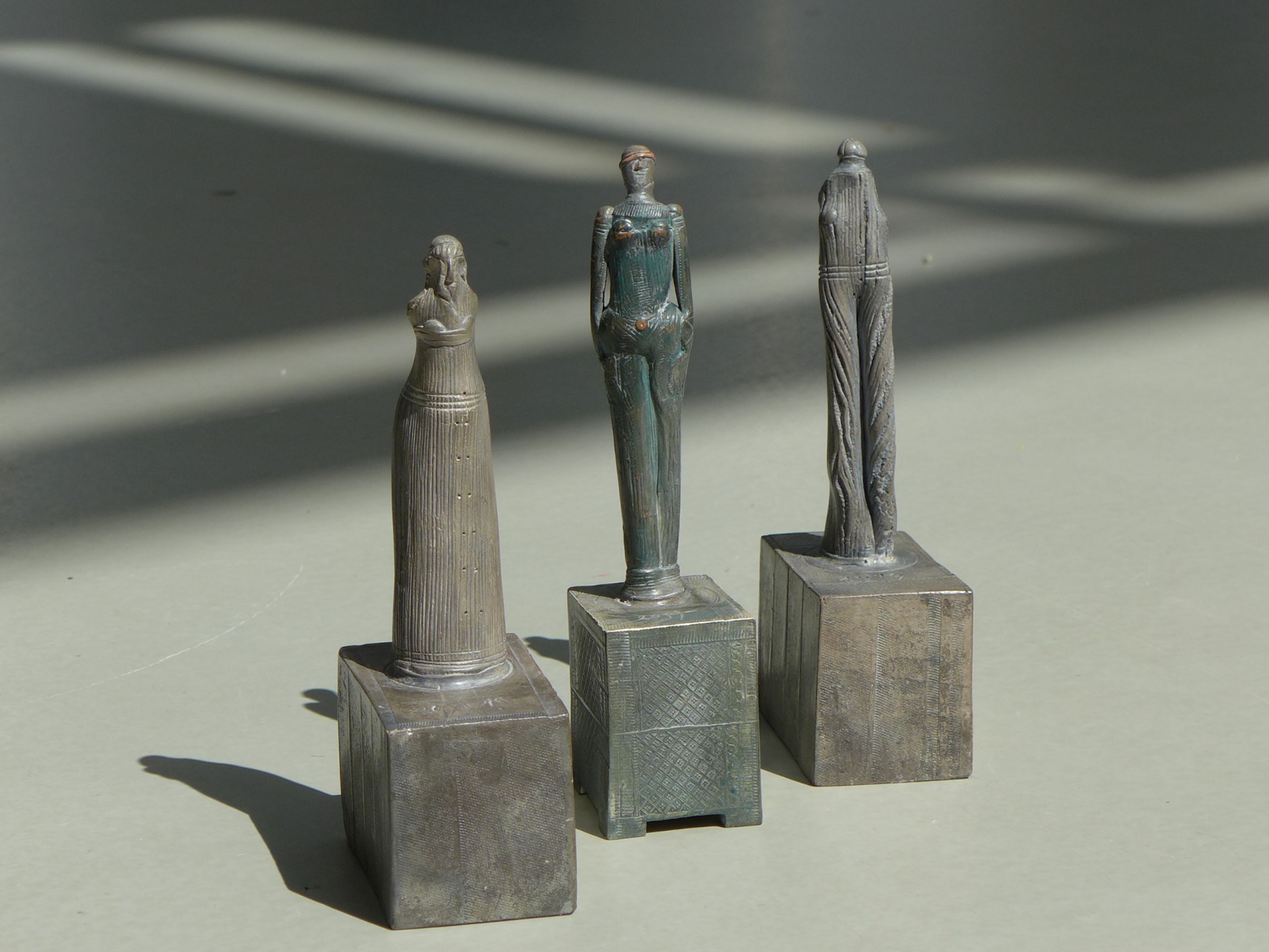 'O.T.', 2019, Keramik, ca. 22 x 6 x 10 cm, 3 Skulpturen je 250 €