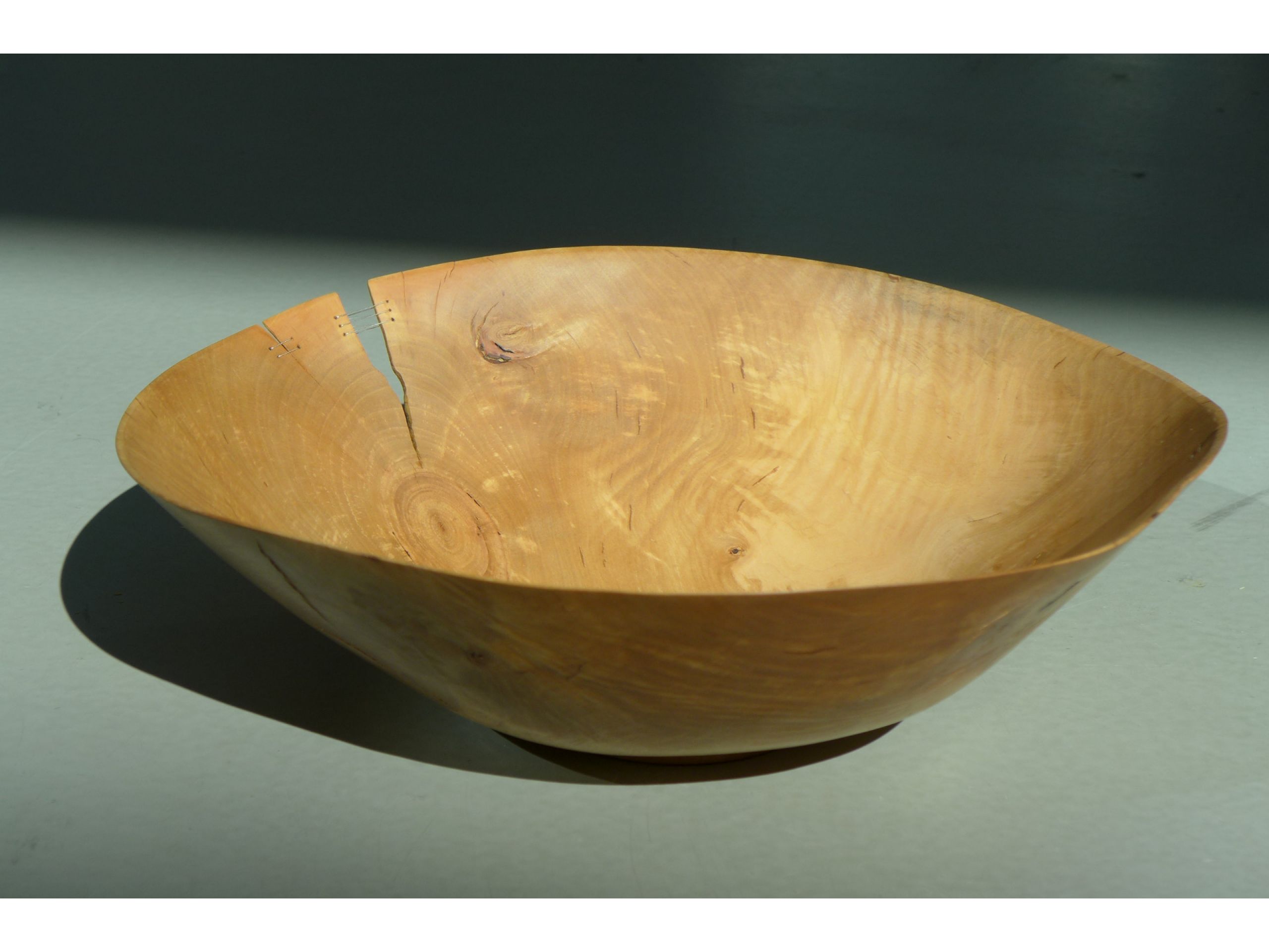 &#039;Schalenobjekt&#039;, 2022, Birnbaum, 40 x 12 cm, 250 €