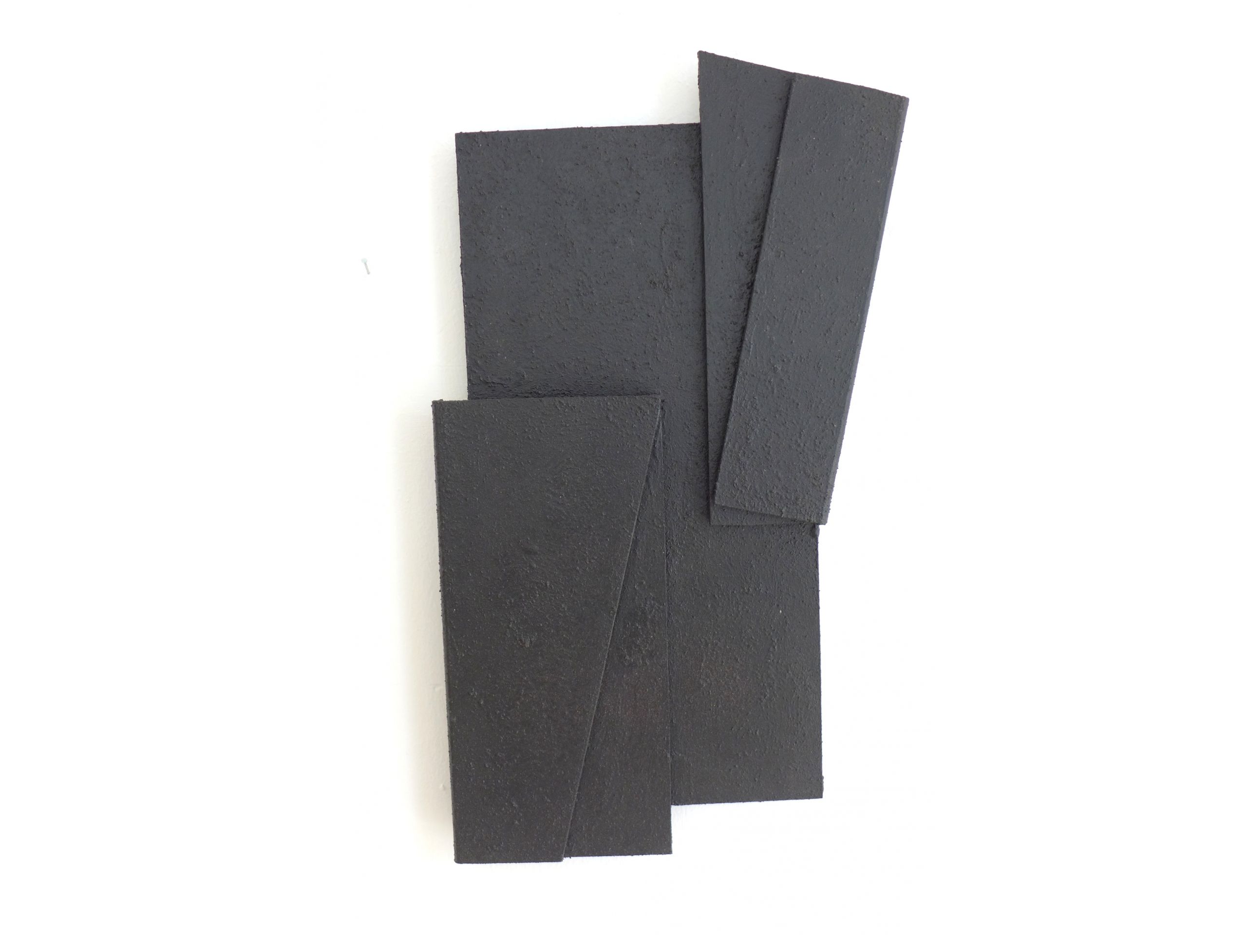 &#039;Wallshapes – Faltung&#039;, 2019, Hartfaser, pigmentiert, 45 x 26 cm, 200 € 