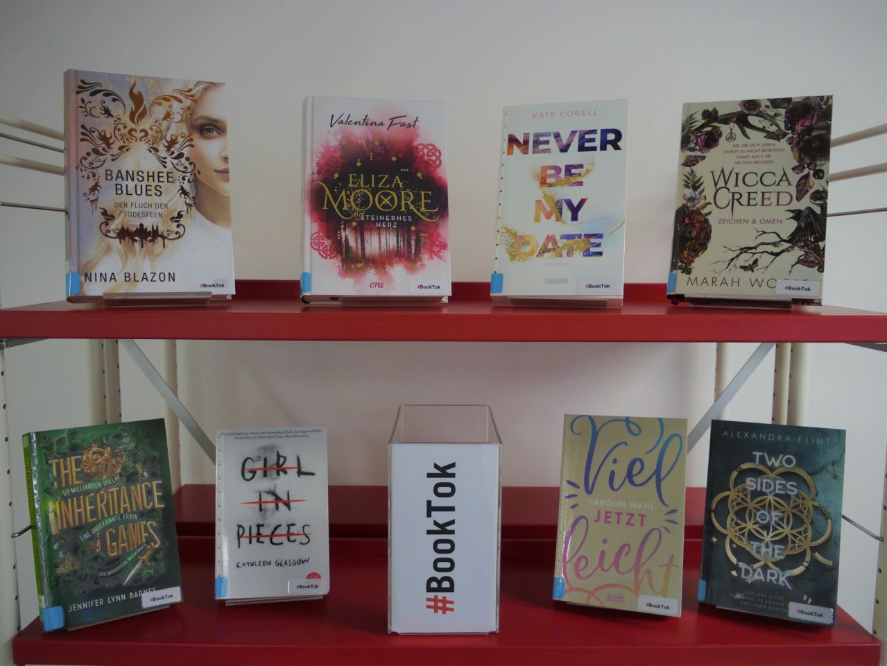 Eine Auswahl der #BookTok-Bücher der Stadtbibliothek