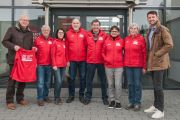 Stadtwerke Bad Saulgau sponsern Trainingsjacken für das Sportabzeichen-Team